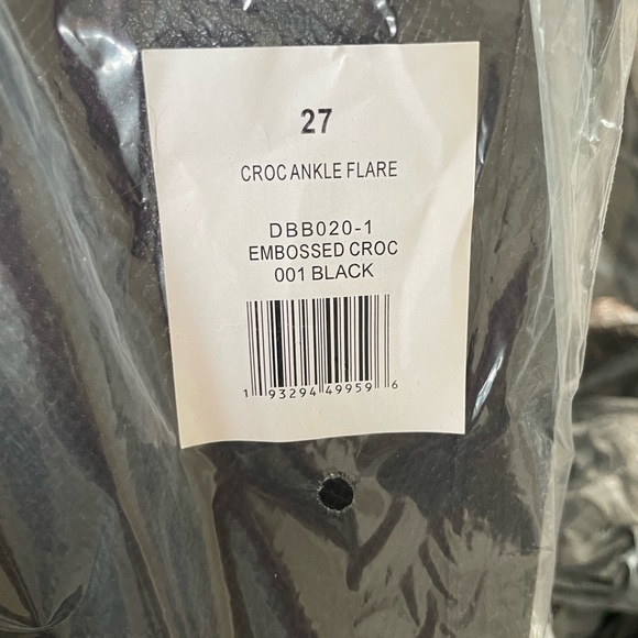 NWT WeWoreWhat Danielle Bernstein Crop Ankle Flare Pants Black Embossed Croc 27 - Picture 2 of 3